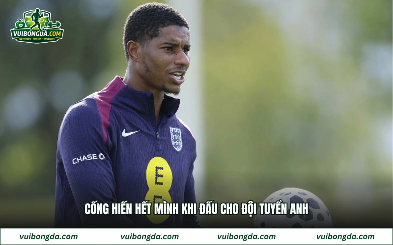 Cống hiến hết mình khi đấu cho đội tuyển Anh
